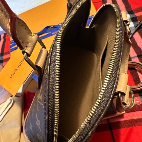 Authentic Louis Vuitton Alma BB in Monogram Microchip - Picture 8 of 14